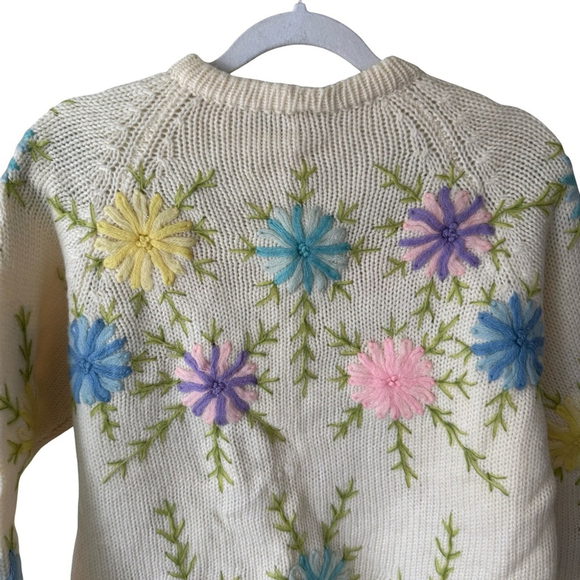 Vintage Hand-Knit Floral Embroidered Cardigan Sweater Cream Multicolor Size S/M - Picture 10 of 12